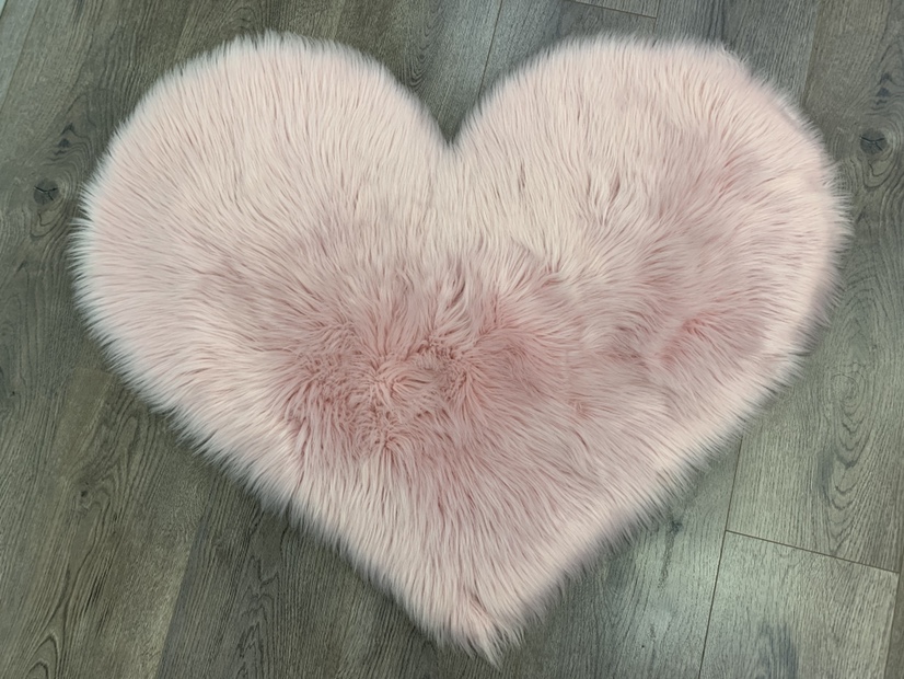 Heart-shaped imitation fur upholstery thumbnail