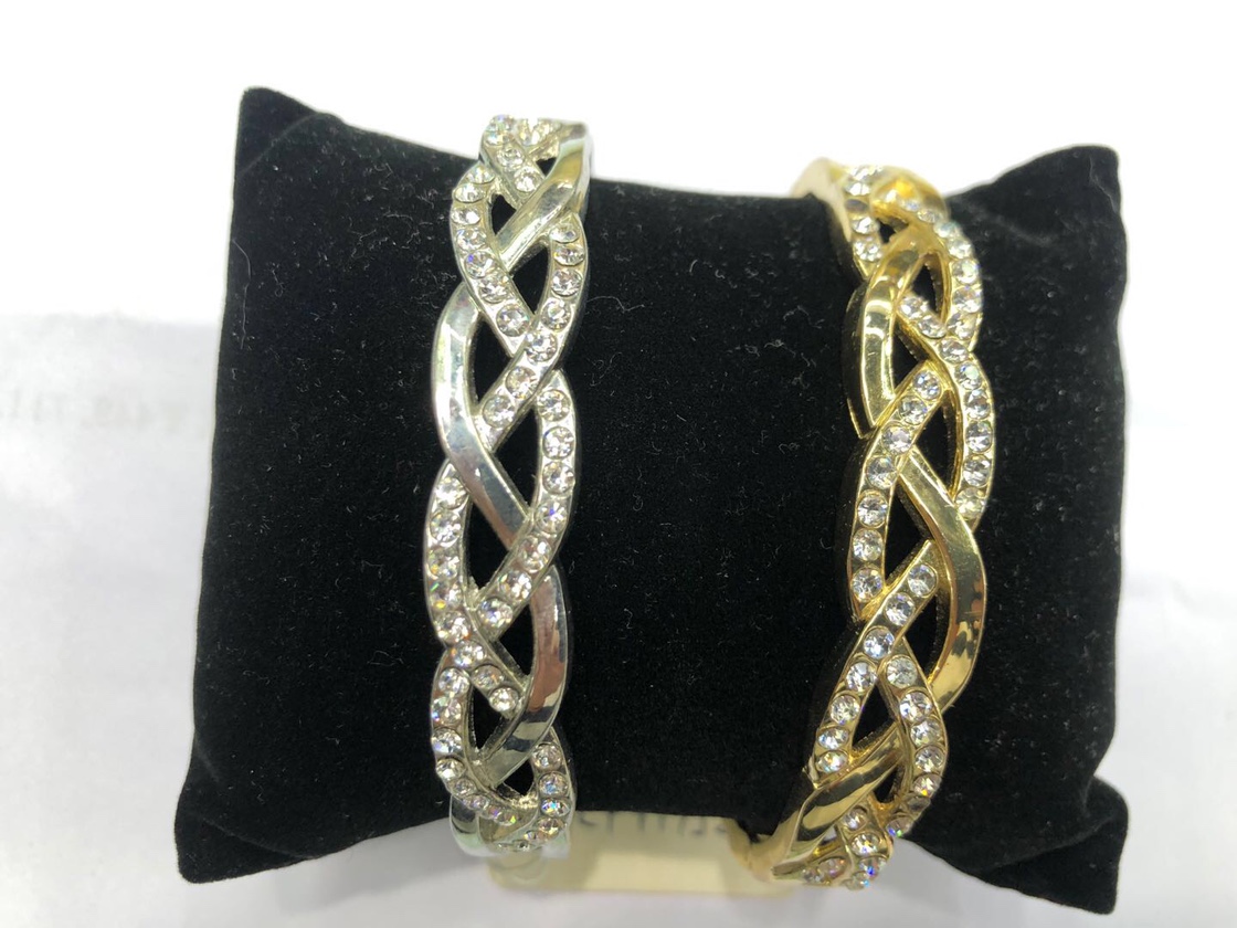 Twist the bracelet thumbnail