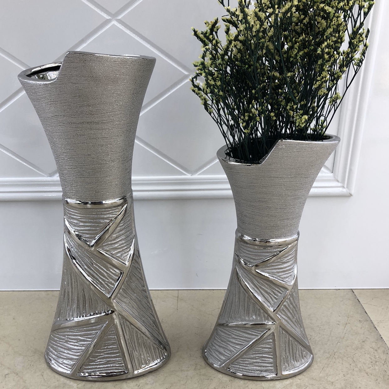 Two size vases thumbnail