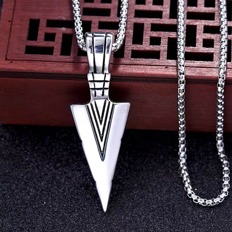 Geometric triangle men's necklace with titanium steel chain, versatile and simple chain, collarbone chain, Korean version long accessory details Picture