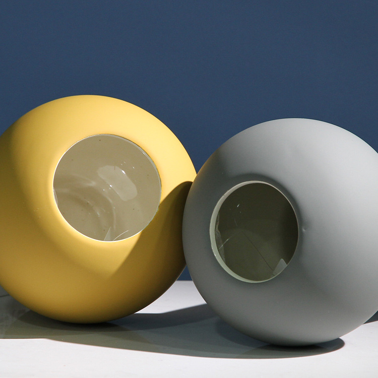 Simple home furnishings: The entrance wine cabinet is decorated with Nordic Morandi color ceramic vases and creative tabletop ornaments Item Picture