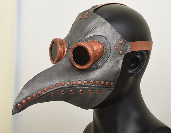 Bird-billed crow doctor mask Latex head cover Plague Crow film and television prop pointed-billed bird head mask Application Scenario