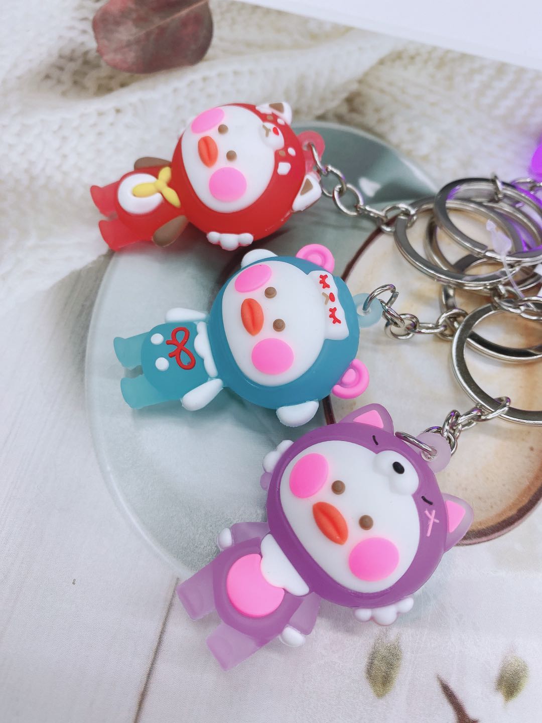Internet celebrity cartoon drop glue doodle duck flashing light figure key chain pendant Creative car key chain ring activity details Picture