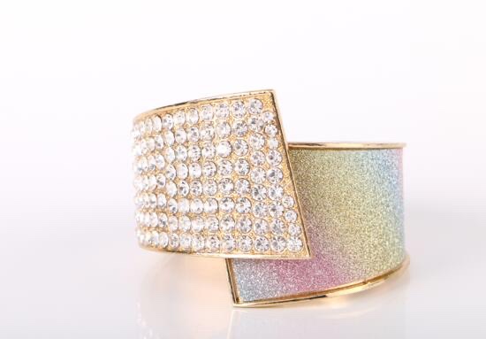 Full diamond fan-shaped color