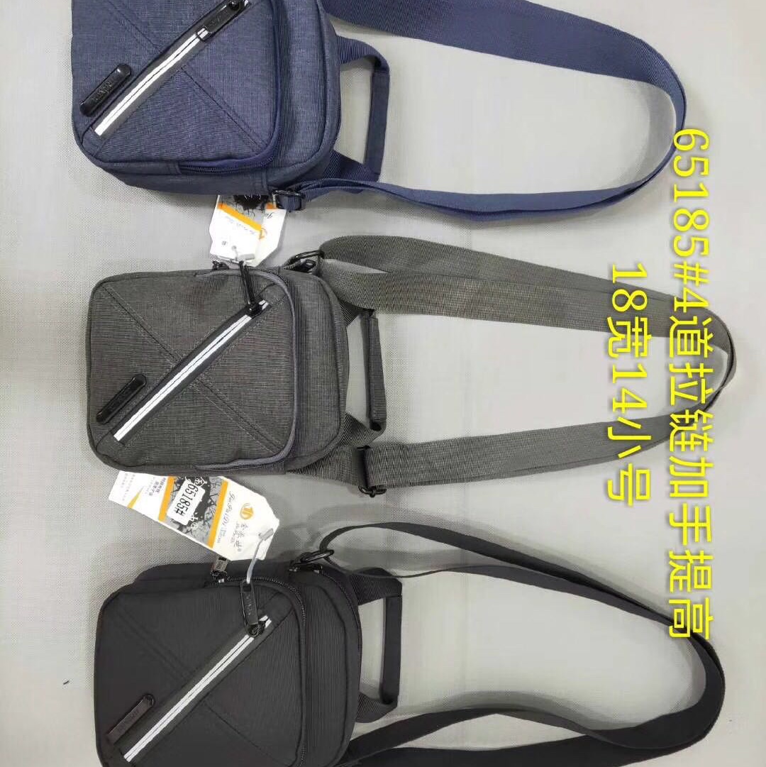 高端面㪵小单肩包产品图