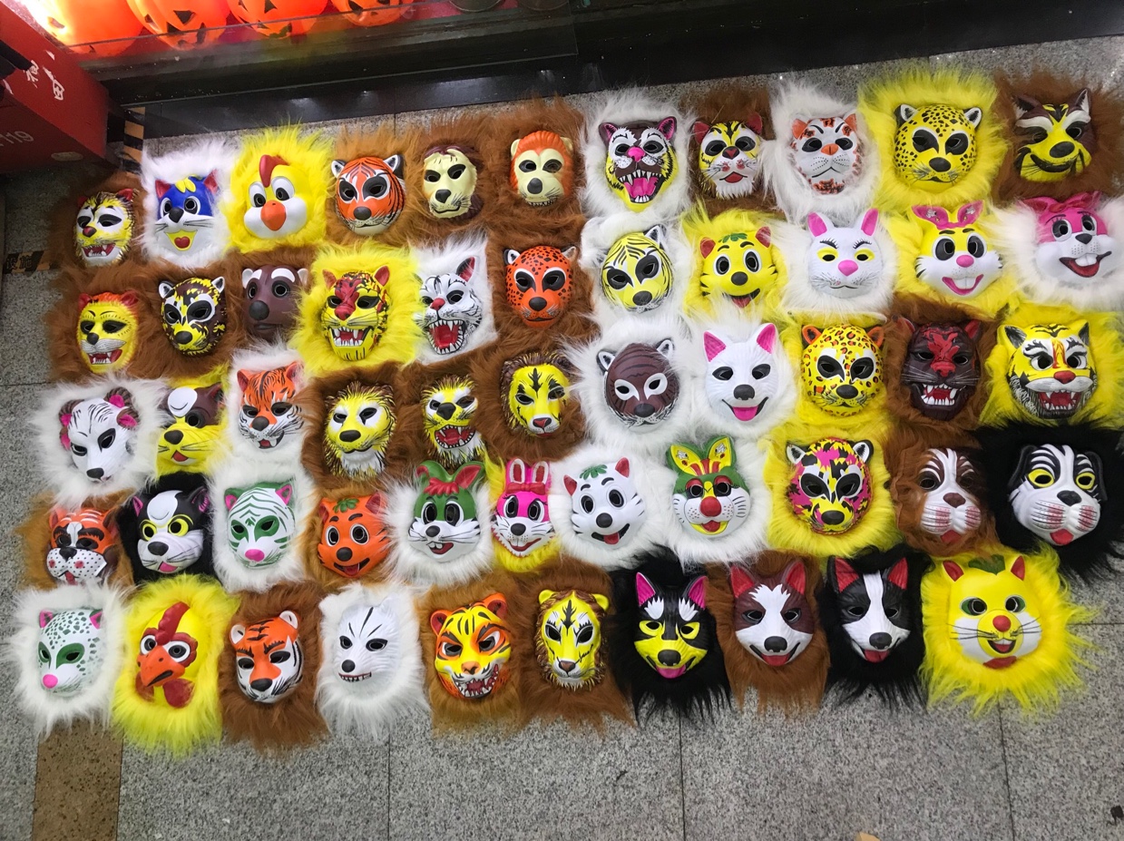 Animal fur masks details Picture
