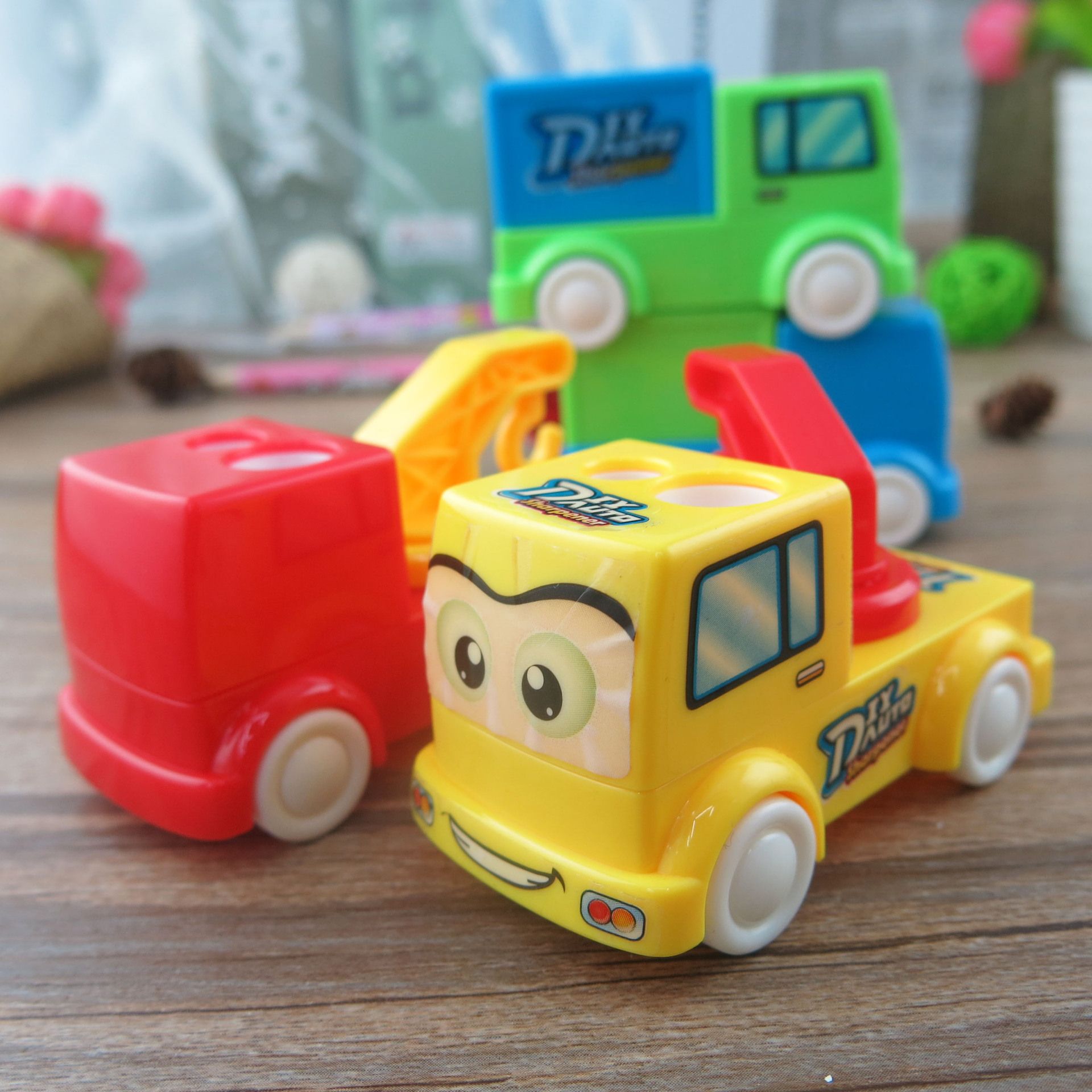 Xinle Cute Cartoon Car DIY assembly double-hole Pencil sharpener Mini Creative Pen twister Factory direct sales details Picture