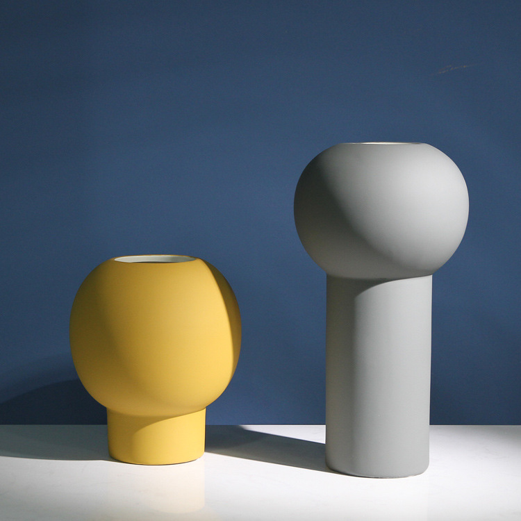 Simple home furnishings: The entrance wine cabinet is decorated with Nordic Morandi color ceramic vases and creative tabletop ornaments details Picture