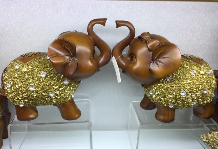 The wood color happiness elephant thumbnail