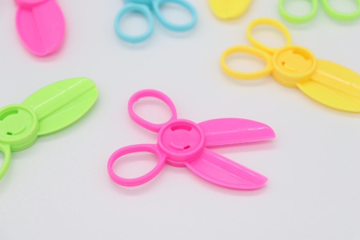 Plastic scissors, children's plastic toys, gifts, gashapon party toys Item Picture