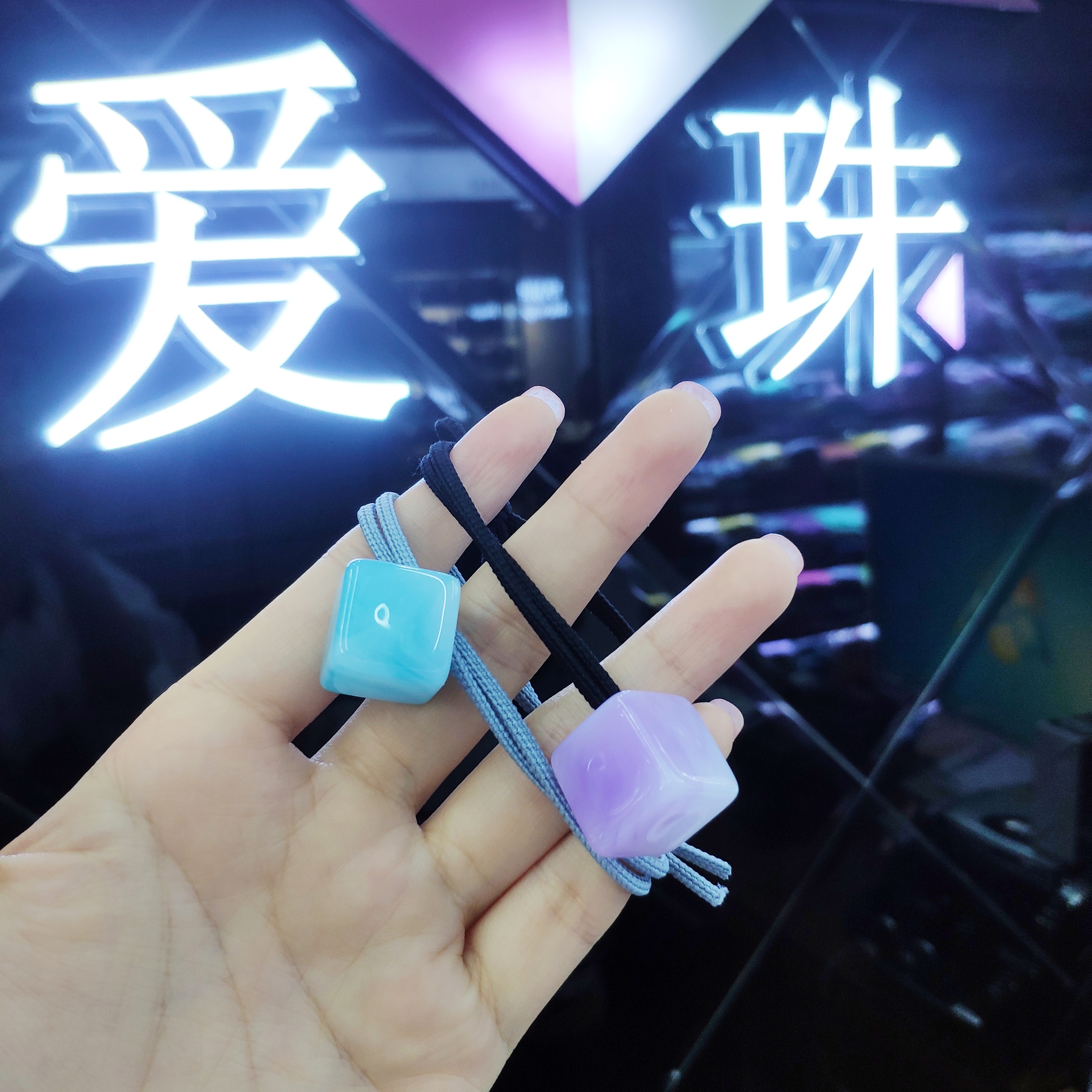 爱珠饰品 17.1mm彩色双色边孔方块珠亚克力 首饰配件服装辅料详情图5