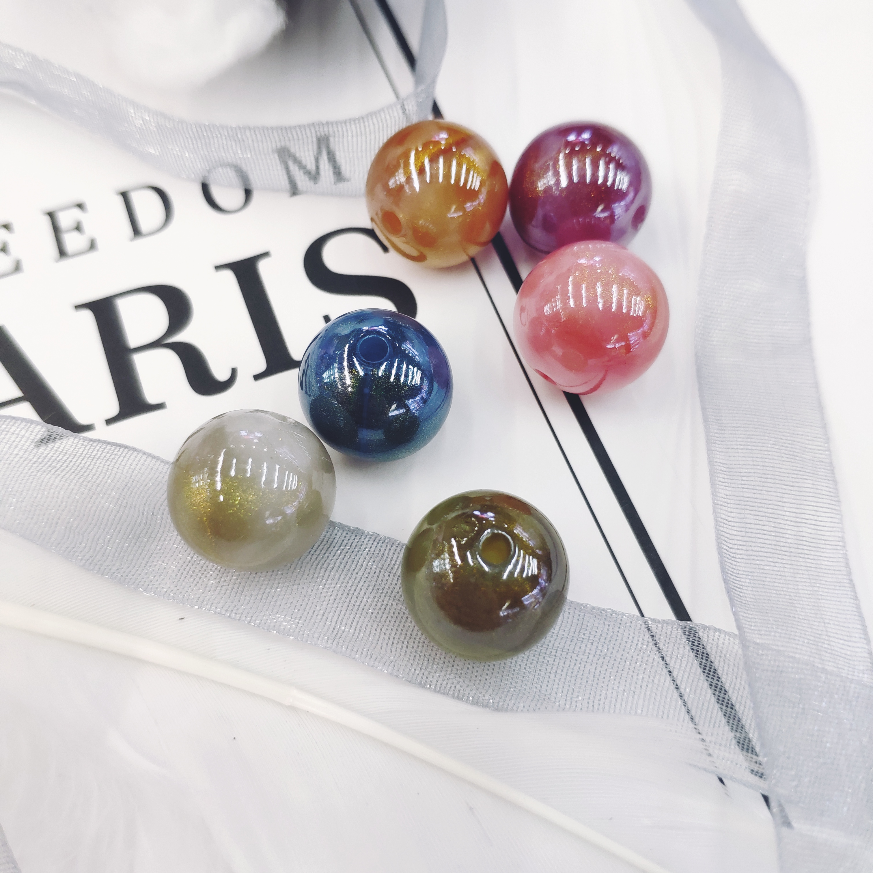 Aizhu Jewelry 16mm color dual-color straight hole round bead gold powder pearlescent acrylic jewelry accessories and clothing accessories detail image 2