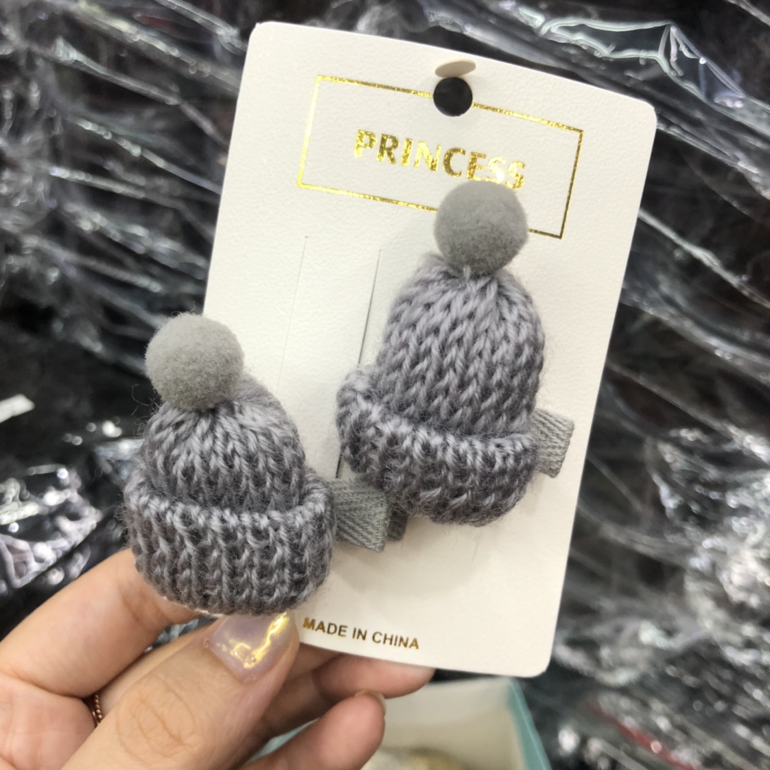 Gray hat hairpin thumbnail