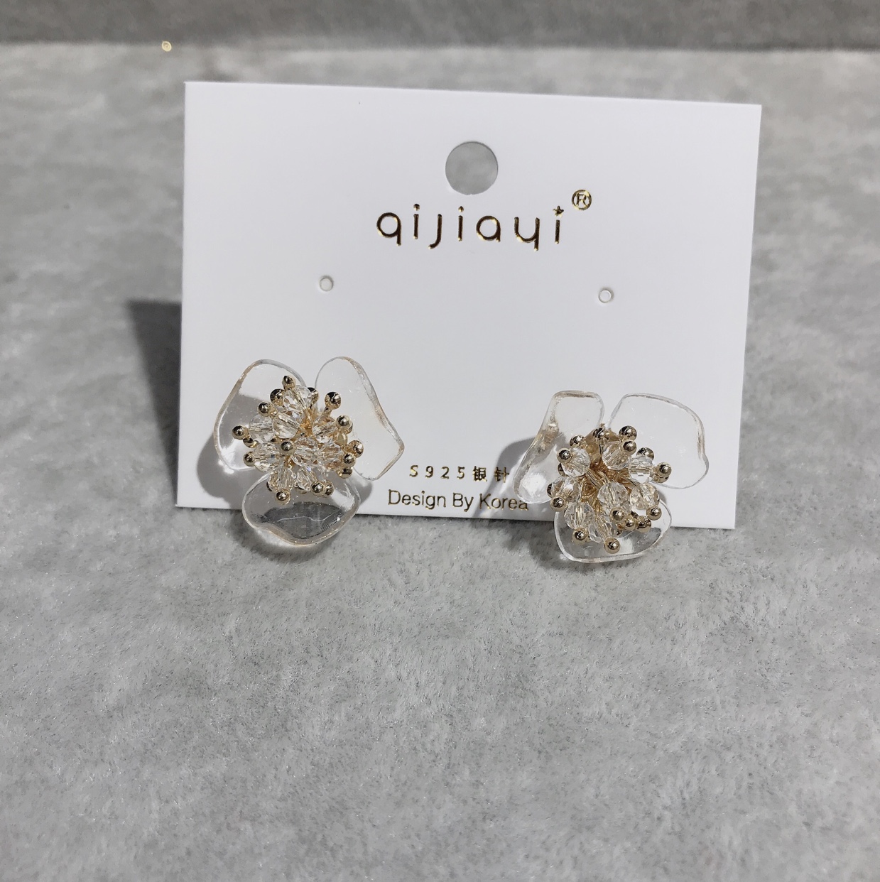Glittering and translucent gold bead floret thumbnail