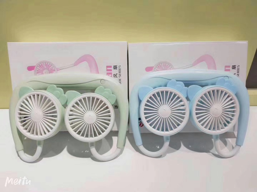 A popular neck-hanging charging fan, mini charging fan, handheld mini fan Application Scenario