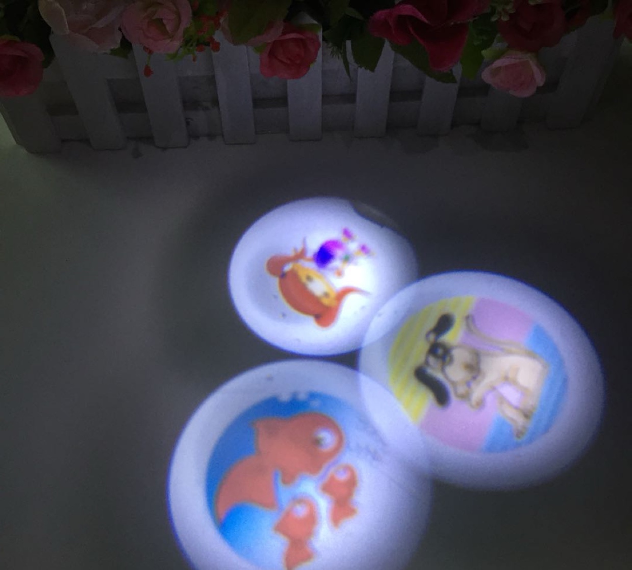 CY-18871
卡通投影多功能激光灯白底实物图