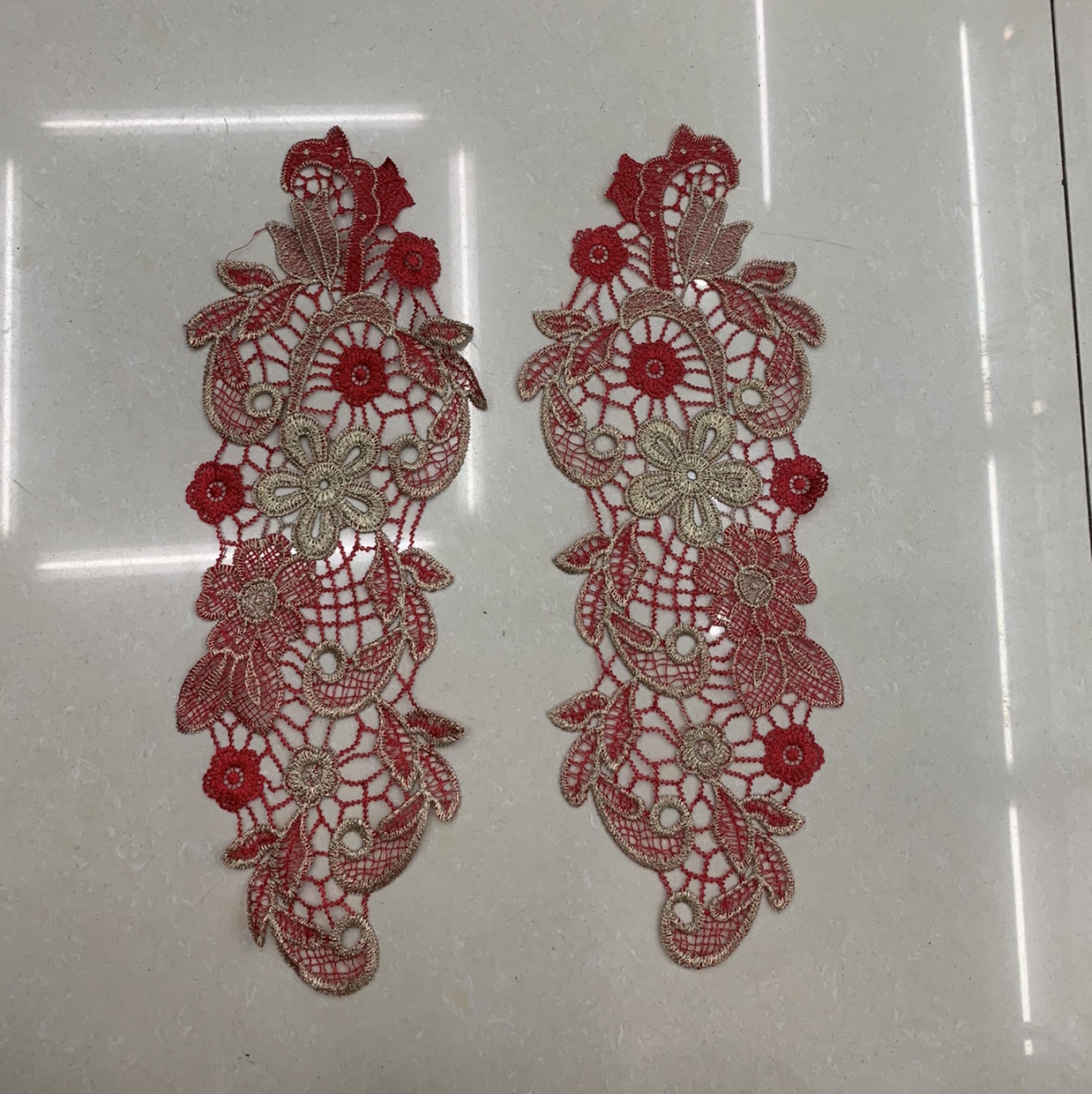 Polyester-polyester two-color water-soluble floral pattern (Red + gold)