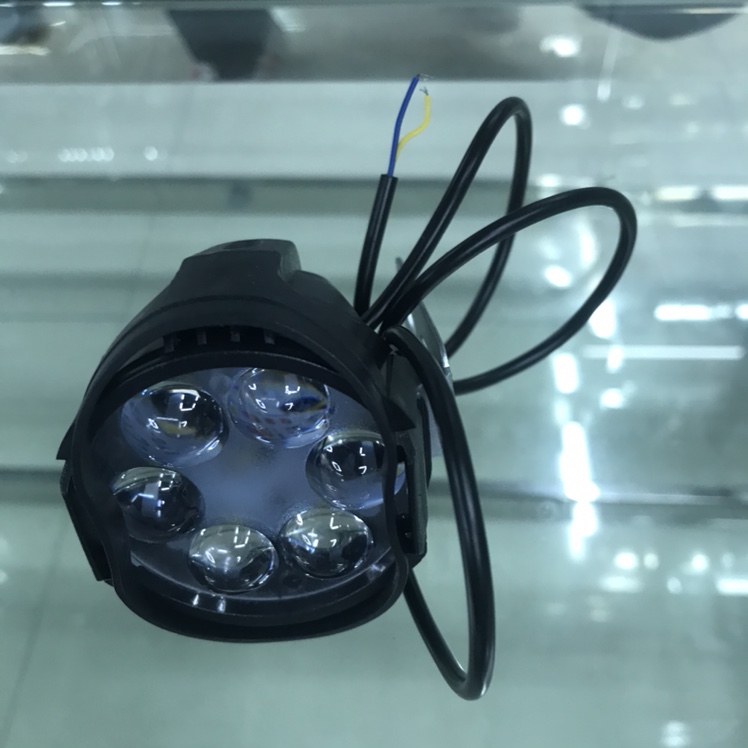 أضواء LED السيارة