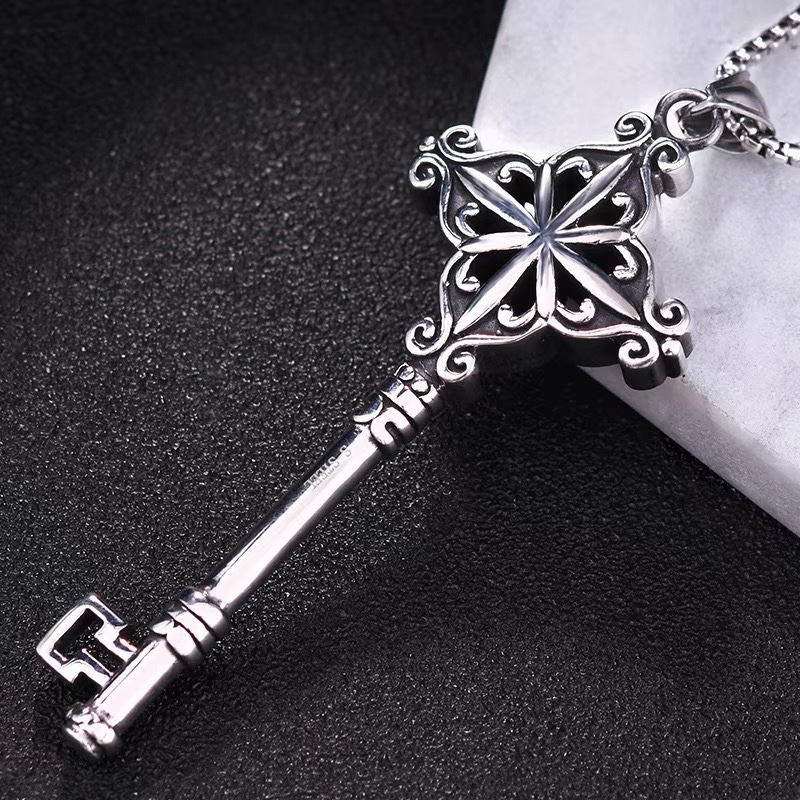 European and American retro key titanium steel necklace, simple Korean style, artistic and trendy, a versatile pendant for students