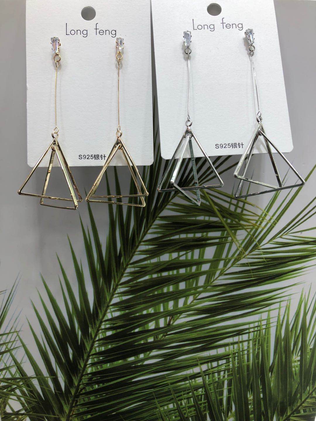 S925银针简单大方三角形耳坠