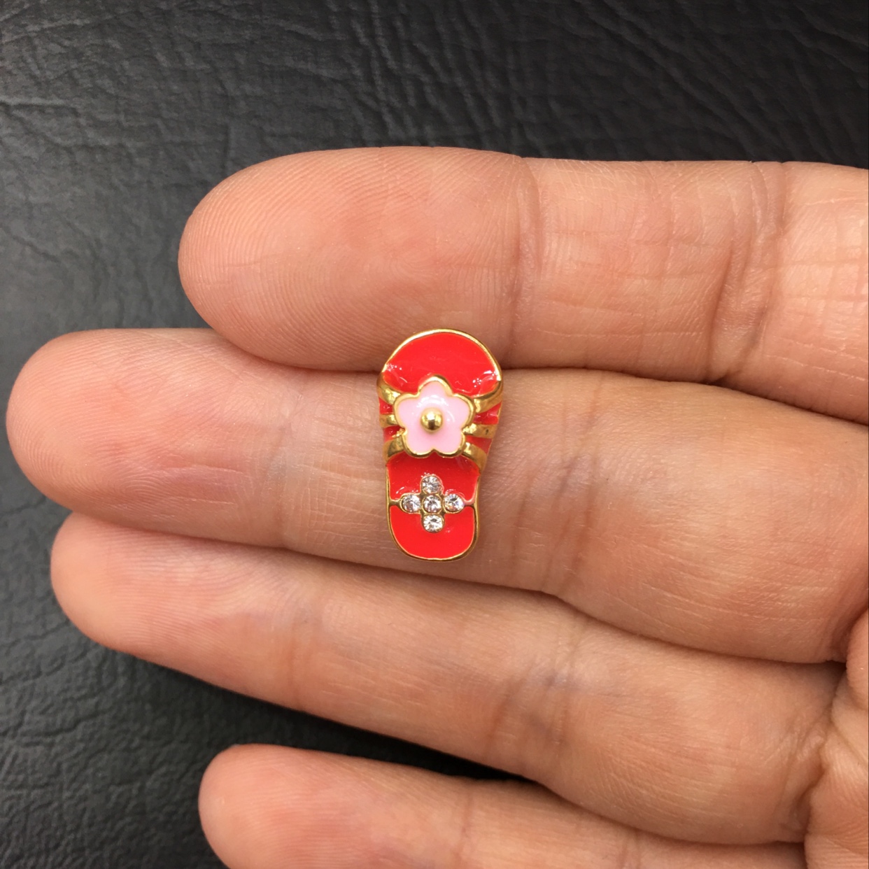 网红时尚拖鞋镶钻耳饰细节图