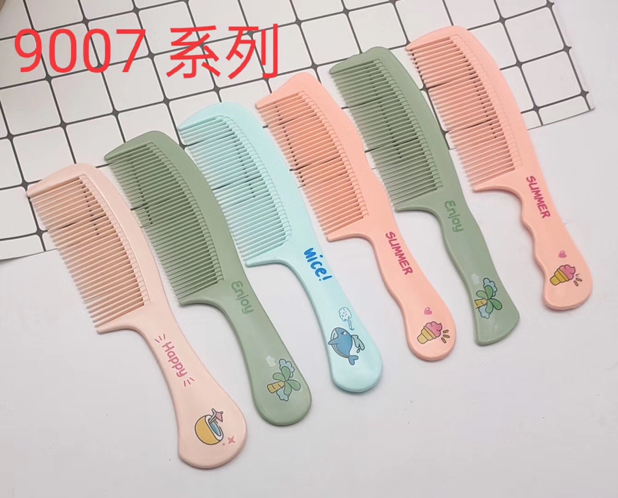 The printed combs come in a variety of types, styles and colors to choose from, featuring a fashionable, simple and trendy style Specification image