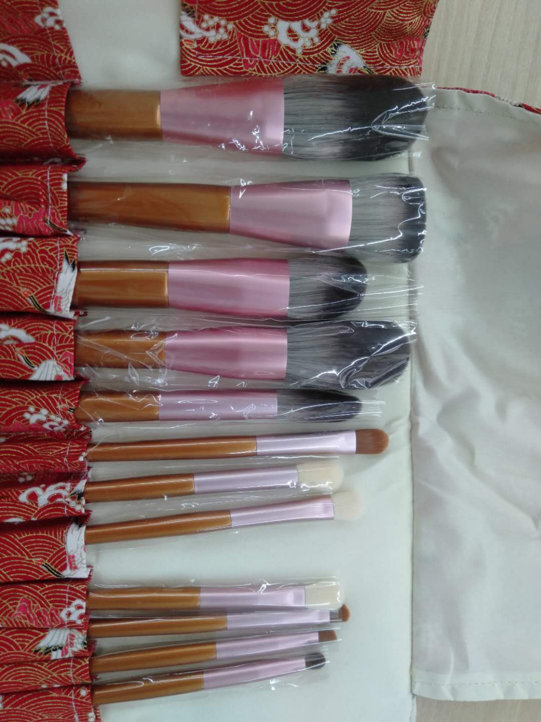 Set of 12 makeup brushes, makeup tools, blush brush and powder paint thumbnail