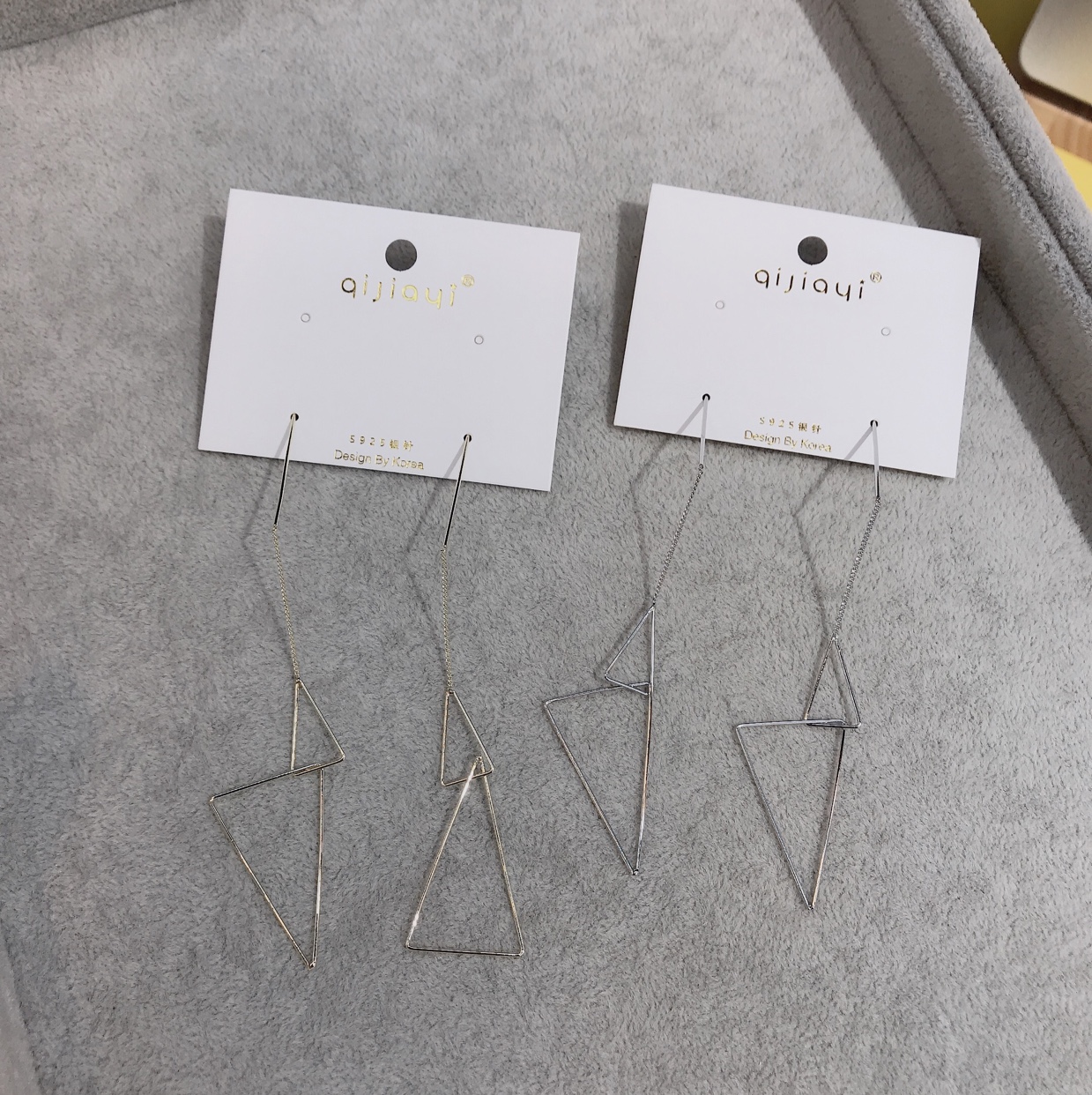 Contracted triangular long ear line thumbnail