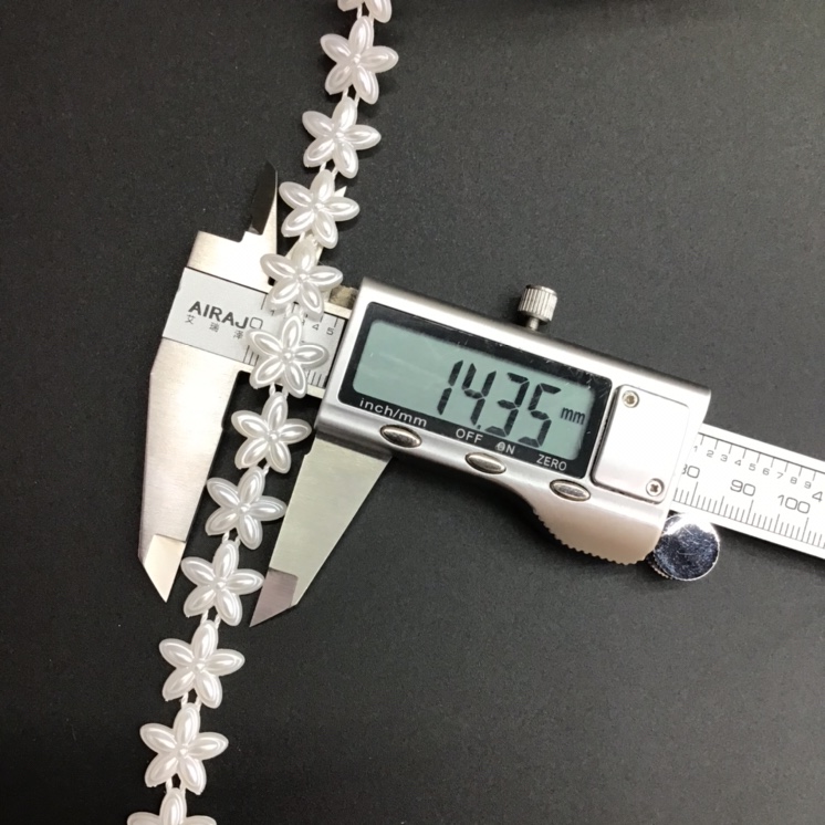 15mmABS cherry blossom bead handcrafted DIY headwear, wedding dress, skirt, clothing accessories, handicrafts and accessories wholesale Application Scenario