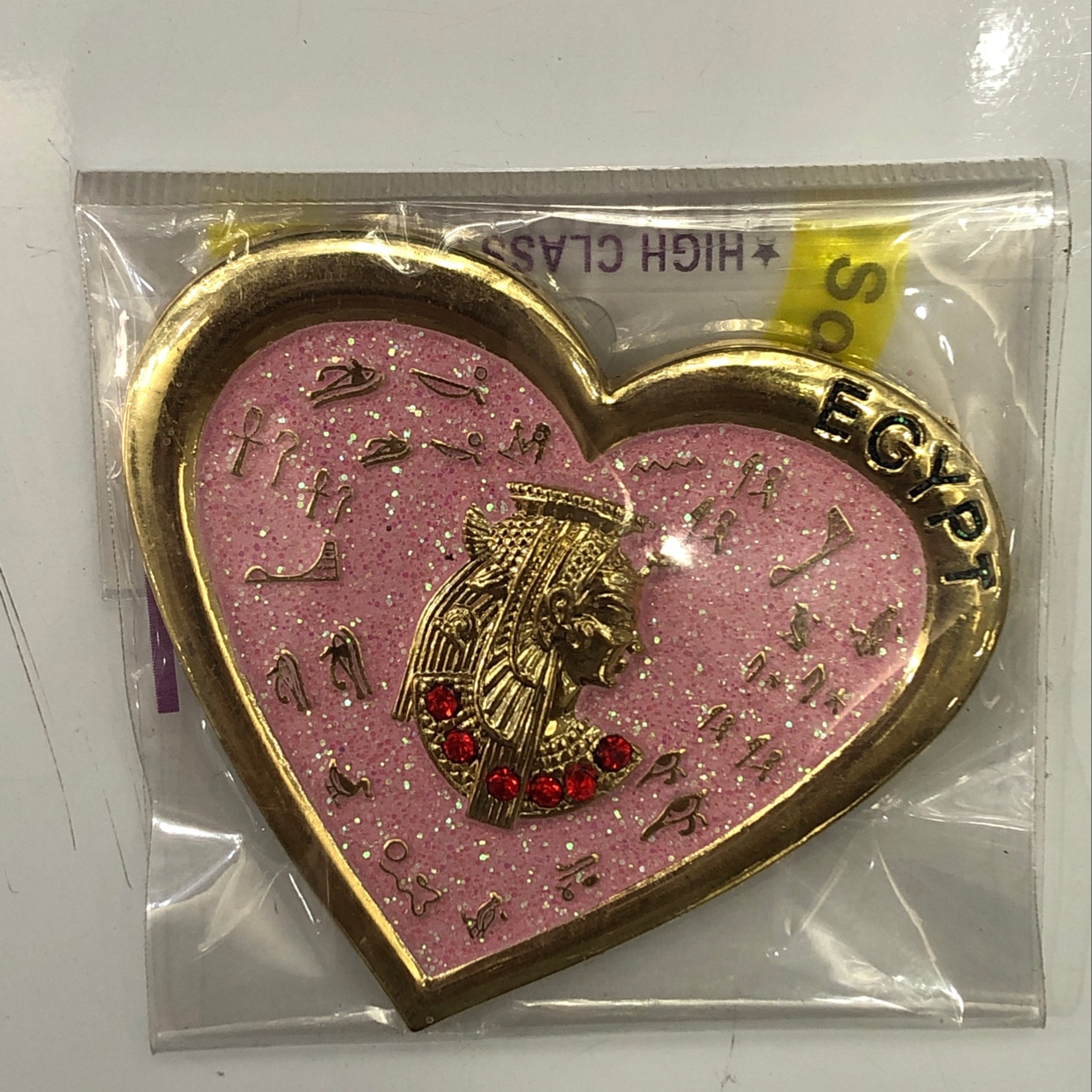 Heart-shaped fridge magnets with diamonds