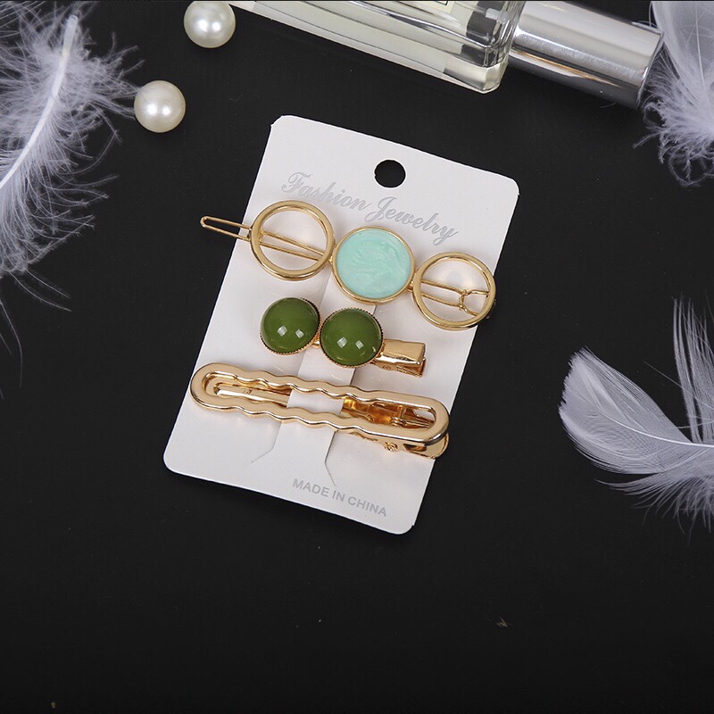 Three-piece set of popular pearl hair clips from Dongdaemun, South Korea. Sweet hair clips for women from the factory Item Picture