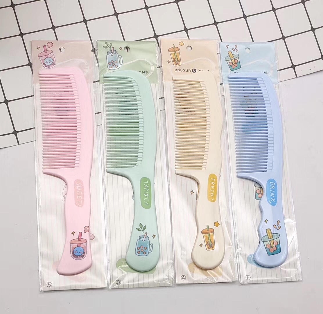 The printed combs come in a variety of types, styles and colors to choose from, featuring a fashionable, simple and trendy style Application Scenario