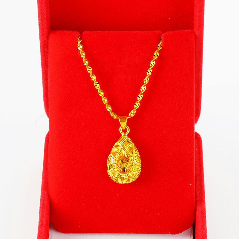 A new gold-plated necklace for women with a faux sand gold color gold pendant and collarbone chain Specification image