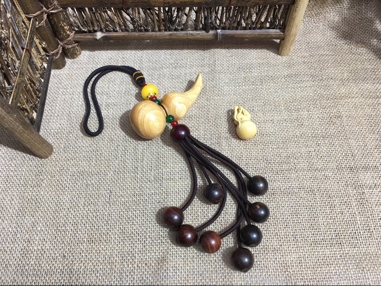 Colgante de calabaza grande de sándalo (modelo con cuentas) Item Picture