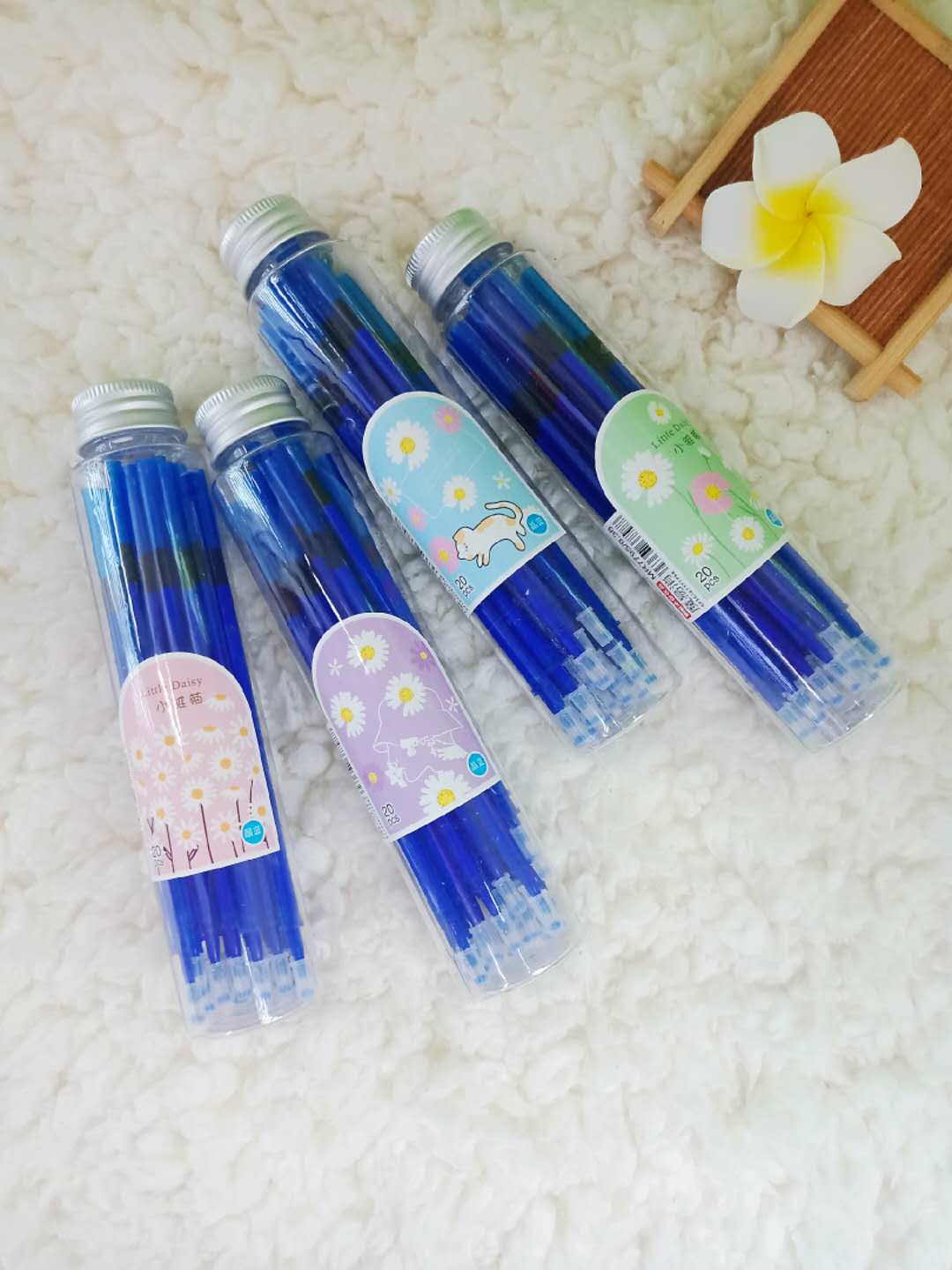 The transparent barrel can wipe the pen core for grade 3-6 students. The full needle tube can be wiped by 0.38mm details Picture