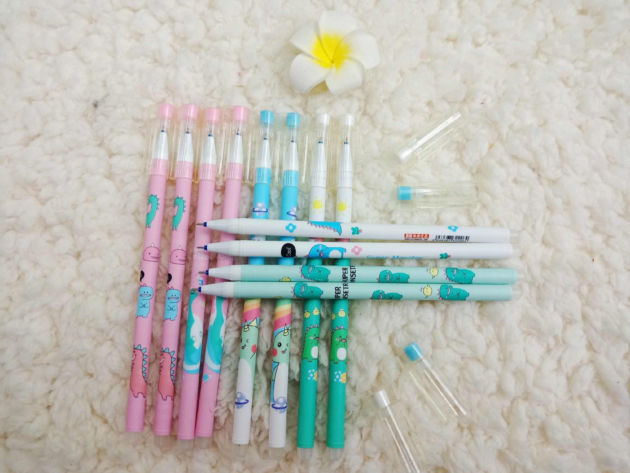 Erasable pen for grade 3-6 pupils use Magic easy to erase neutral pen crystal blue carbon black 0.38mm ink pen Item Picture