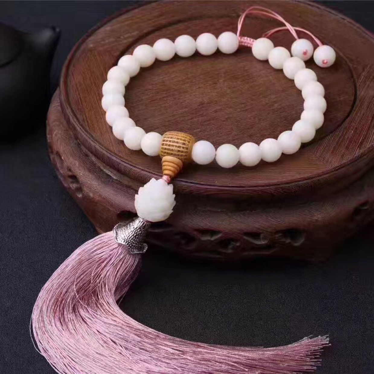 White jade bodhi lotus coche colgante Item Picture