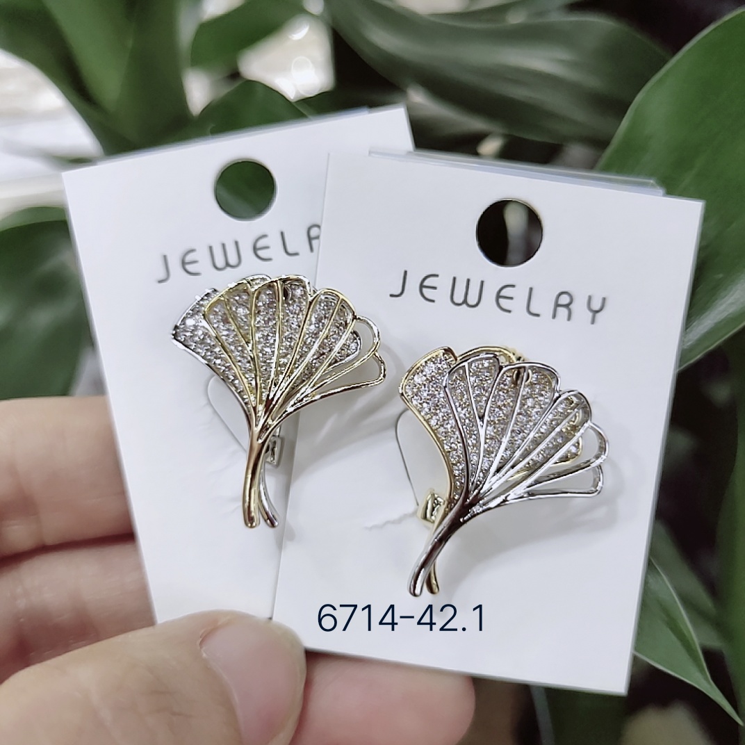 Korean fashion two-color gingko brooch thumbnail