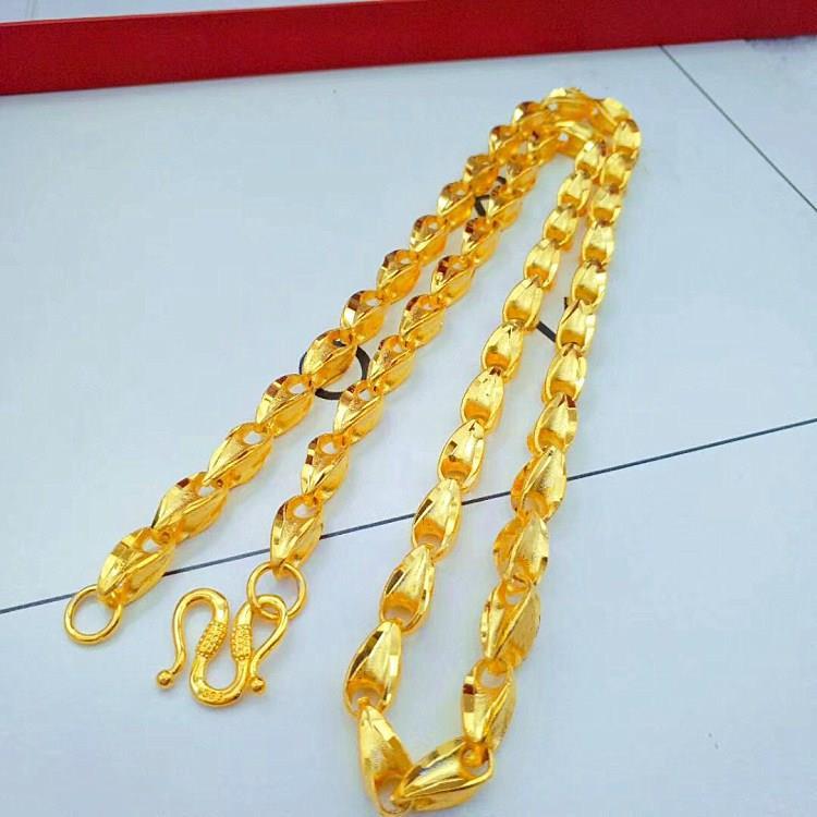 European gold matte sunflower seed necklace, brass gold-plated sunflower seed necklace, men's and women's accessories Application Scenario