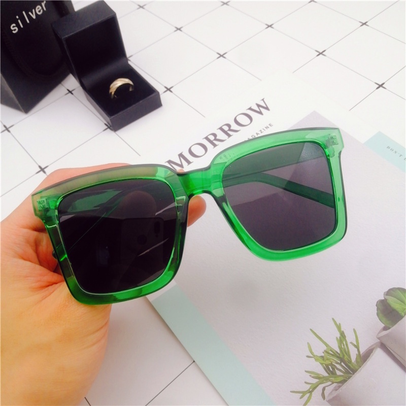 The new large-framed glasses are fashionable sunglasses that are versatile for both men and women details Picture