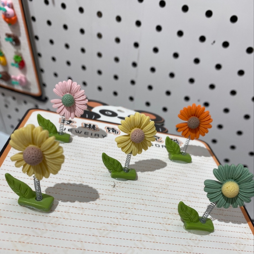 Daisies with leaves details Picture