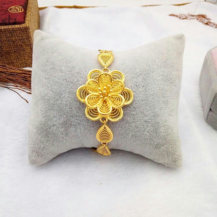 Simple Japanese and Korean jewelry, gilded European currency, Vietnamese sand gold peony flower bracelet, elegant female best friend gift, long-lasting color Item Picture