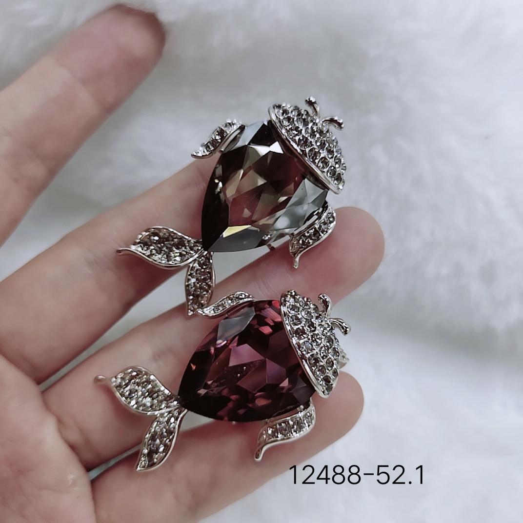 Fashion crystal Fish brooch thumbnail