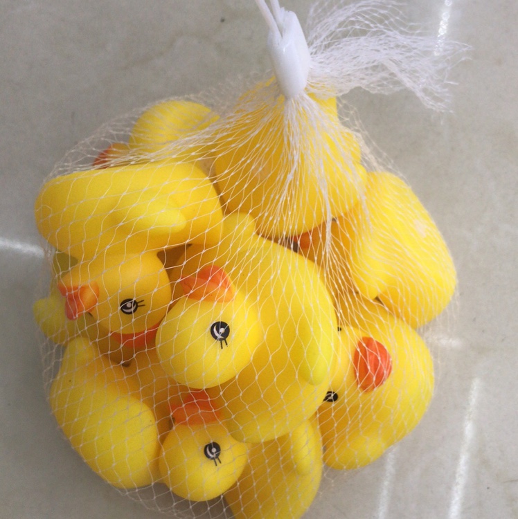 厂家直销小黄鸭宝宝洗澡玩具20只装小鸭子儿童玩具 搪胶玩具0.38/只