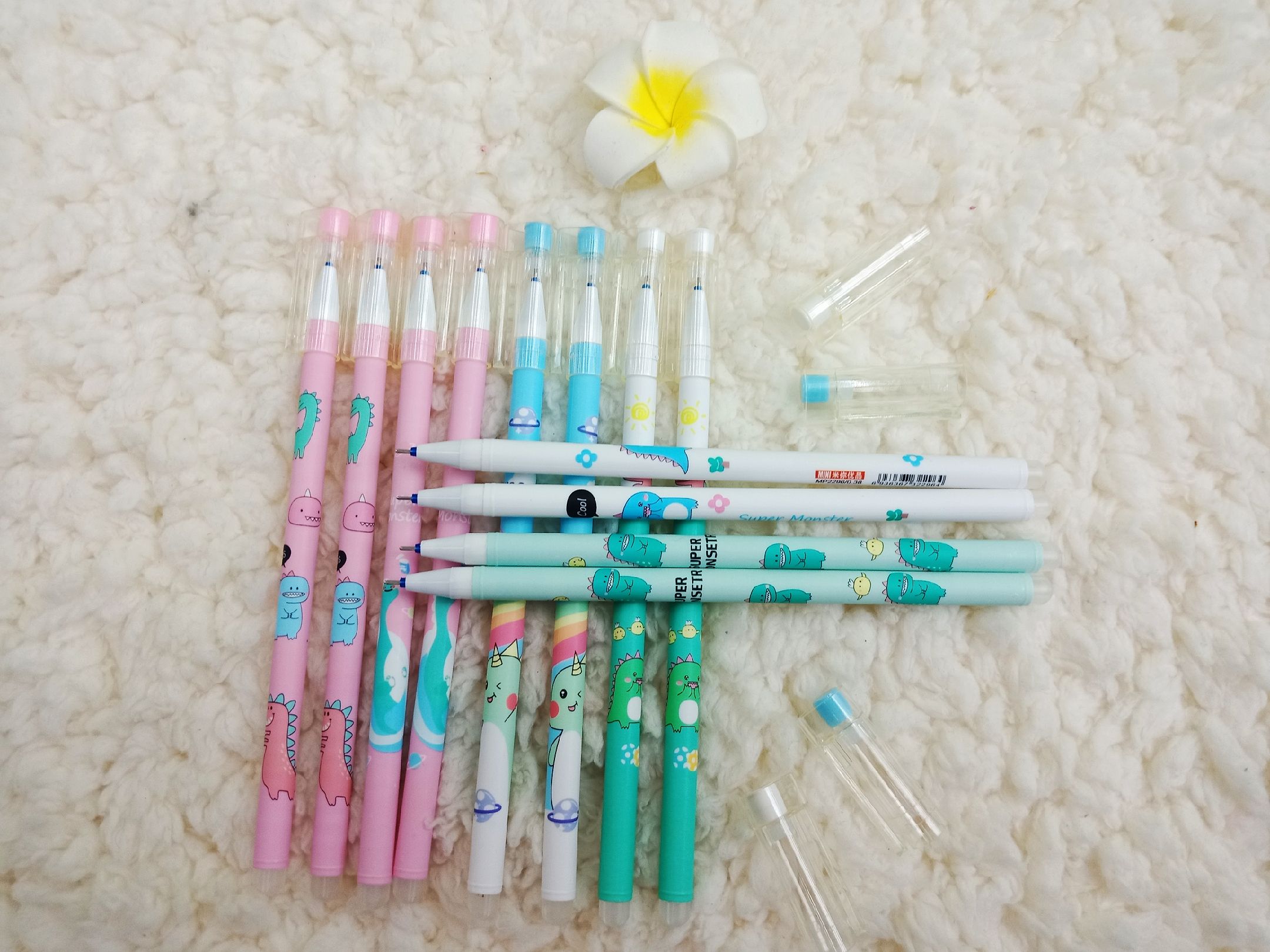 Erasable pen for grade 3-6 pupils use Magic easy to erase neutral pen crystal blue carbon black 0.38mm ink pen Application Scenario