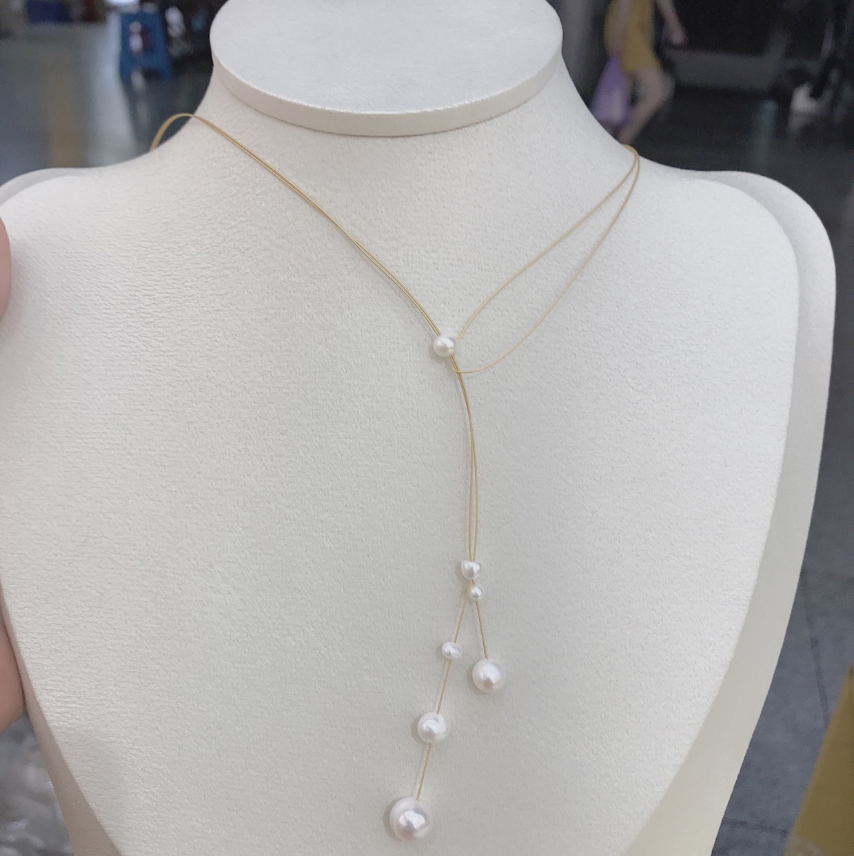 Long seven-pearl necklace