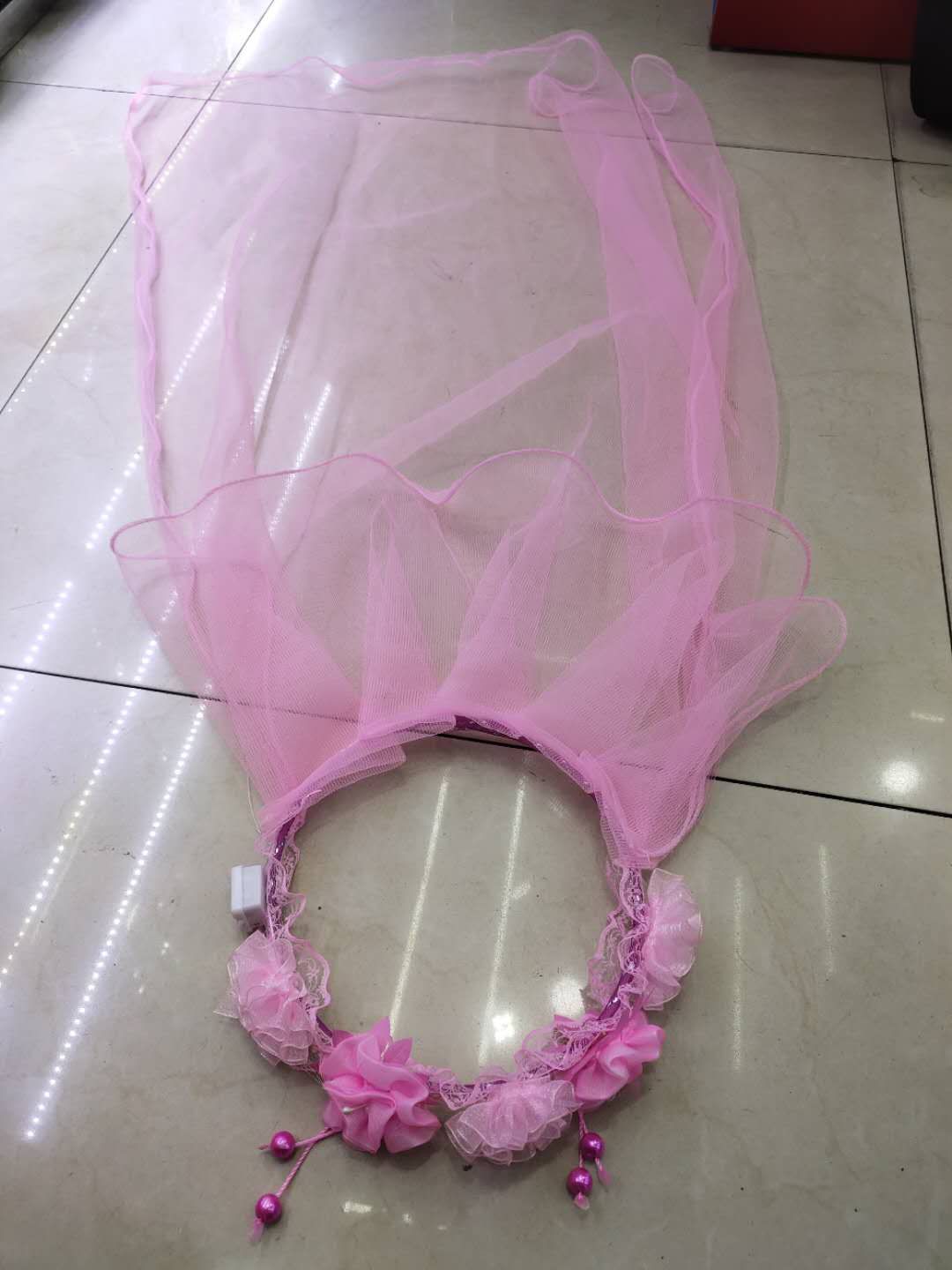 带灯头纱