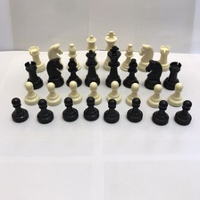 塑料国际象棋棋子底部贴绒布不含棋盘约200克