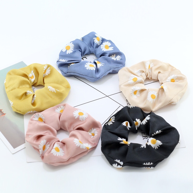 The small Daisy pig intestine hair band of G-Dragon's style is a bestseller on Taobao. It is a Korean-style fresh and cute hair accessory