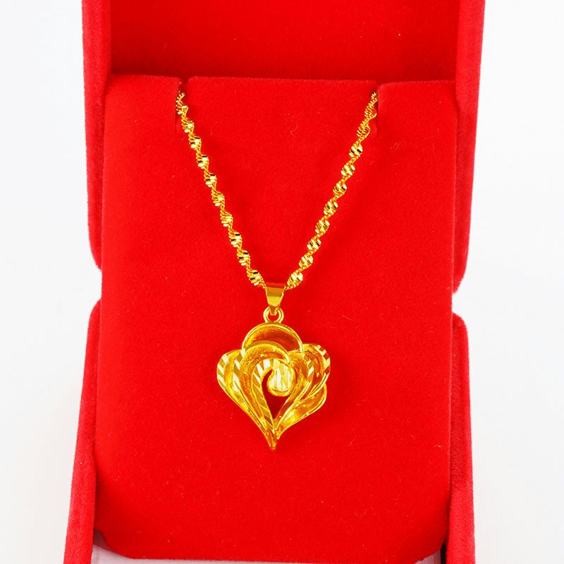 A new gold-plated necklace for women with a faux sand gold color gold pendant and collarbone chain Application Scenario